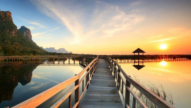 米乐M6公司：材质大揭秘：选择户外单双杠别盲目跟风！