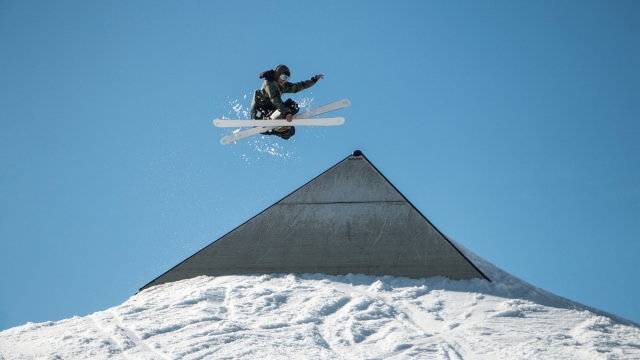 米乐M6集团:国际比赛用的什么乒乓球台